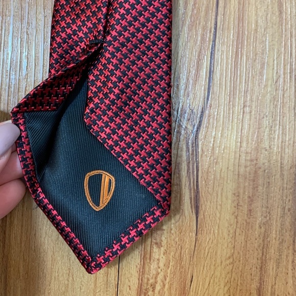 Ben Sherman Red & Black Pattern Silk Tie - Picture 5 of 7